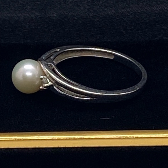 Pearl & Silver Ring With Two Stones - Picture 9 of 16